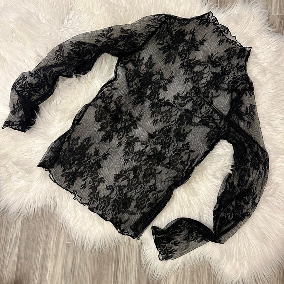 NWOT Beautiful Sheer Floral Lace Top~ Black - Picture 3 of 3